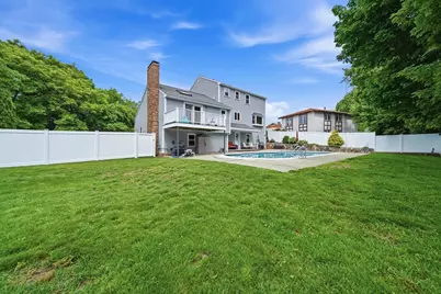 12 Thomas Cir, Stoneham, MA 02180 - Photo 3