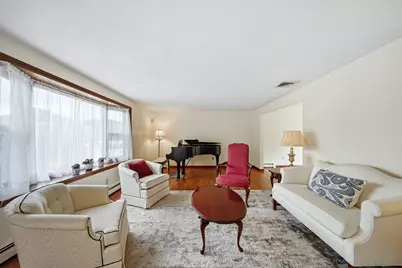 12 Thomas Cir, Stoneham, MA 02180 - Photo 5