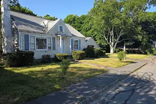 54 Oxford St, Fairhaven, MA 02719 - Photo 3