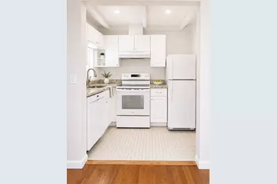 1575 Beacon St #3R, Brookline, MA 02446 - Photo 3