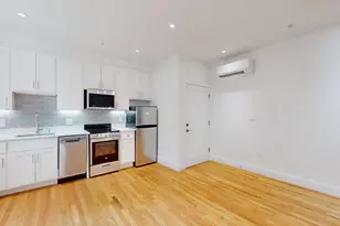 21 Regent Cir, Brookline, MA 02445 - Photo 7