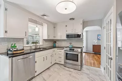 517 Pearl St, Reading, MA 01867 - Photo 7