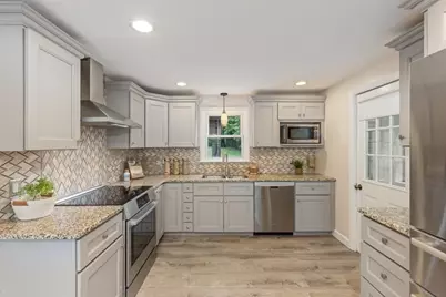 25 Charles St, Dracut, MA 01826 - Photo 9
