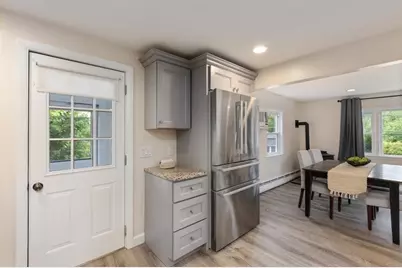 25 Charles St, Dracut, MA 01826 - Photo 11