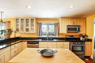 16 Middle St, Fairhaven, MA 02719 - Photo 9