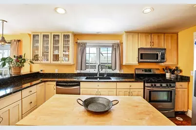 16 Middle St, Fairhaven, MA 02719 - Photo 7