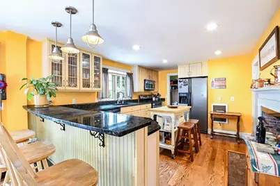 16 Middle St, Fairhaven, MA 02719 - Photo 5