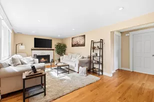 34 Washington Ave, Burlington, MA 01803 - Photo 3