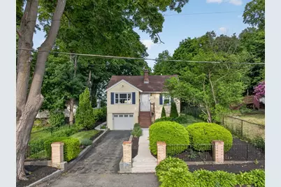 4 Irving St, Stoneham, MA 02180 - Photo 3
