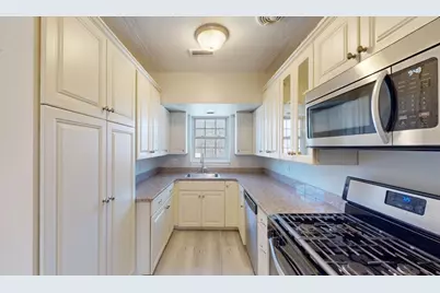 137 Lake Shore Rd #4, Boston, MA 02135 - Photo 5