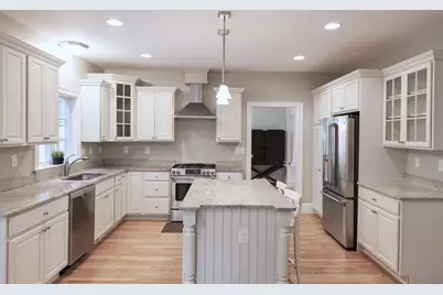 10 Larch Rd #10, Wellesley, MA 02482 - Photo 3