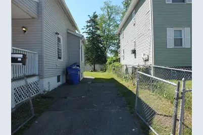 241 Tyler St, Springfield, MA 01109 - Photo 23