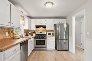104 Freda Ln, Lowell, MA 01854 - Photo 7
