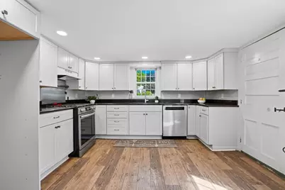5 Pleasant St, Upton, MA 01568 - Photo 7
