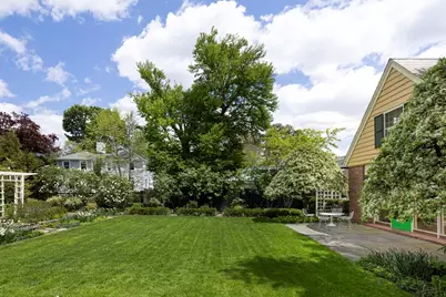 19 Gray Gardens East, Cambridge, MA 02138 - Photo 3