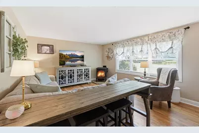 67 Thurston Ave, Northbridge, MA 01588 - Photo 5