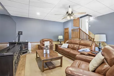 25 Thomas Pl, Leominster, MA 01453 - Photo 17
