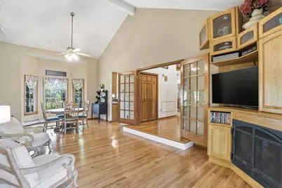 25 Thomas Pl, Leominster, MA 01453 - Photo 5