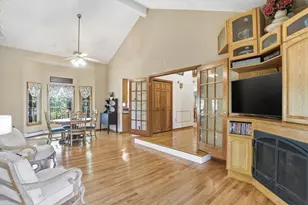 25 Thomas Pl, Leominster, MA 01453 - Photo 5