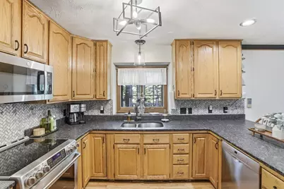 25 Thomas Pl, Leominster, MA 01453 - Photo 11