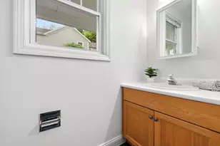 34 Pine St, Newton, MA 02456 - Photo 17