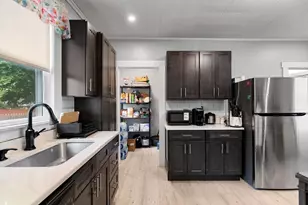 33 Warren St, Peabody, MA 01960 - Photo 5