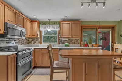 31 Fox Run Rd, Bellingham, MA 02019 - Photo 3