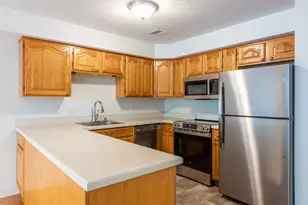 23 Greenleaves Dr, Amherst, MA 01002 - Photo 3