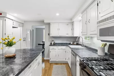10 Arnold Road, Framingham, MA 01701 - Photo 9