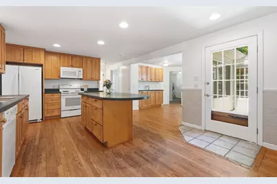 28 Hulst Rd, Amherst, MA 01002 - Photo 13