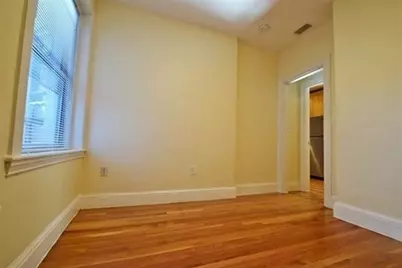 73 Thatcher St #302, Brookline, MA 02446 - Photo 7