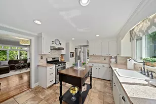 42 Brooks Pl, West Bridgewater, MA 02379 - Photo 7