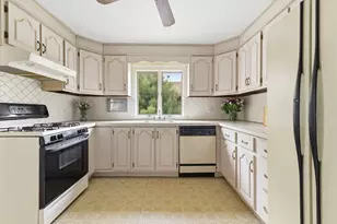 231 Moss Hill Rd, Boston, MA 02130 - Photo 9