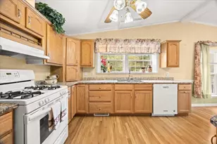 5604 Oak Point Dr, Middleborough, MA 02346 - Photo 9