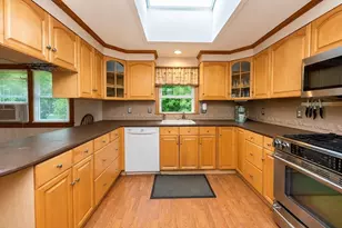 22 Woodside Ave, Leominster, MA 01453 - Photo 7