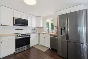 23 Kosciusko St, Peabody, MA 01960 - Photo 9