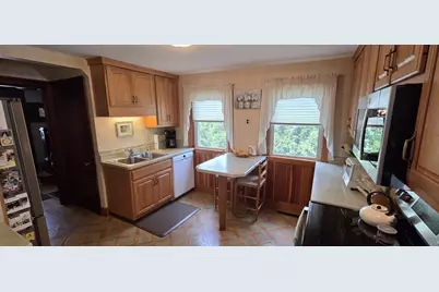 351 Davis Street, Greenfield, MA 01301 - Photo 9