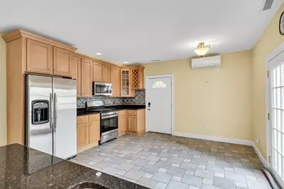 86 Brown St #4, Waltham, MA 02453 - Photo 5