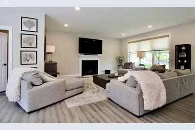 103 Oak Hollow Rd, Springfield, MA 01128 - Photo 5