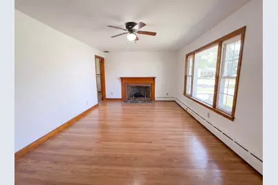 41 Hicks St, Chicopee, MA 01020 - Photo 3