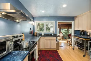 5 Victoria Rd, Manchester by the Sea, MA 01944 - Photo 3