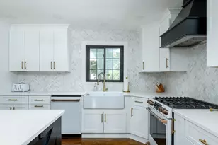 21 Round Table Rd, Shrewsbury, MA 01545 - Photo 3