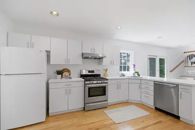 81 Parish Rd, Needham, MA 02494 - Photo 5