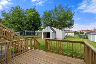 26 Vernon St, Holyoke, MA 01040 - Photo 33