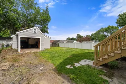26 Vernon St, Holyoke, MA 01040 - Photo 37