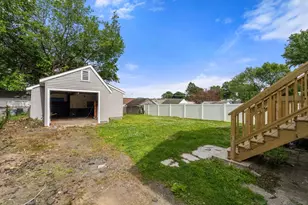 26 Vernon St, Holyoke, MA 01040 - Photo 37