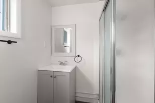 26 Vernon St, Holyoke, MA 01040 - Photo 31