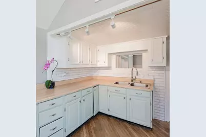 3 Rockland St, Fairhaven, MA 02719 - Photo 9