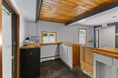 31 E Brookfield Rd, North Brookfield, MA 01535 - Photo 9
