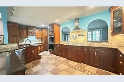 172 Arah St, Manchester, NH 03104 - Photo 11